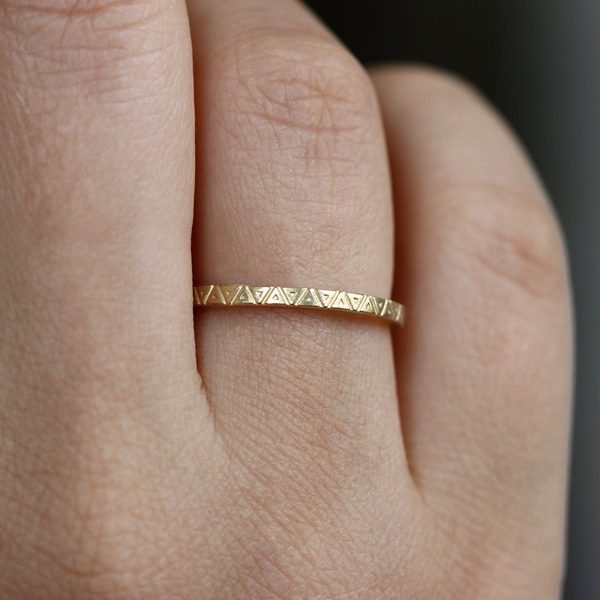 Triangle Pattern Wedding Band - Geometric Engraved Ring Supply