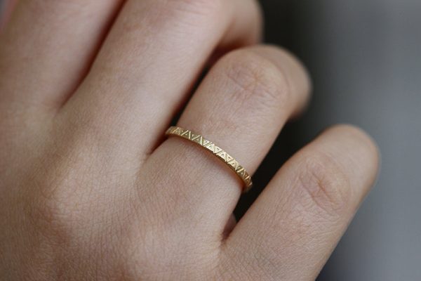 Triangle Pattern Wedding Band - Geometric Engraved Ring Supply