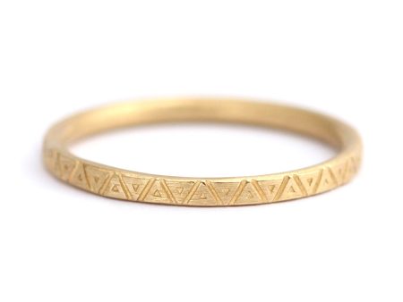 Triangle Pattern Wedding Band - Geometric Engraved Ring Supply