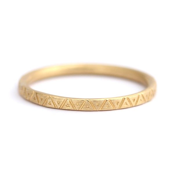 Triangle Pattern Wedding Band - Geometric Engraved Ring Supply