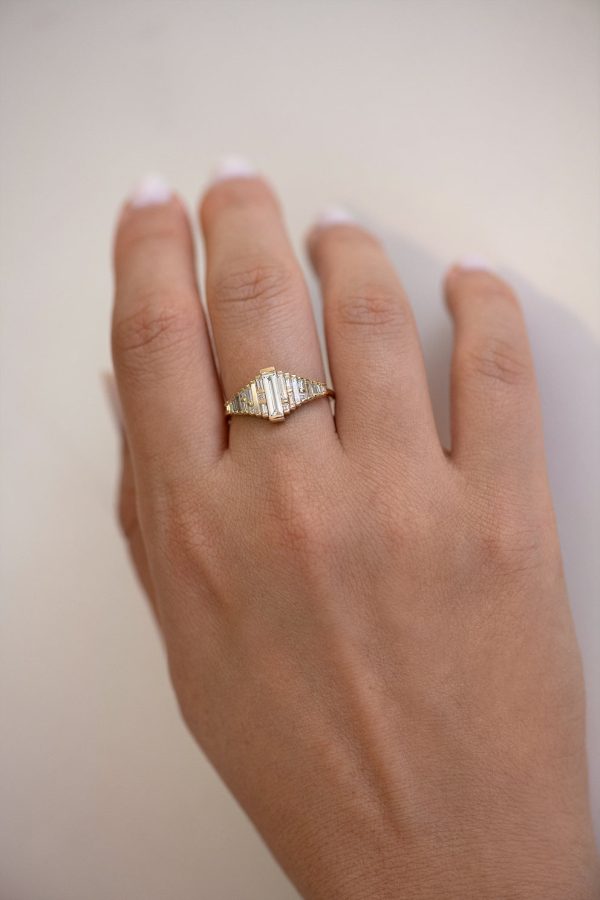 Baguette Diamond Ring with Gradient Diamonds and Gold Details Fashion